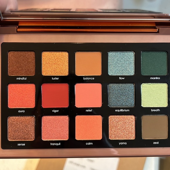 Natasha Denona Zendo eyeshadow palette - Picture 3 of 3